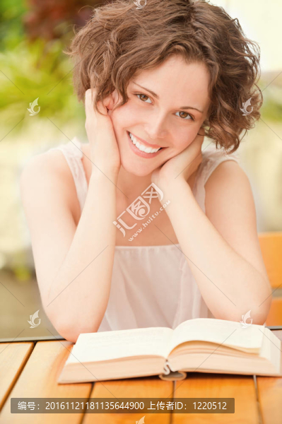 帶書的女孩