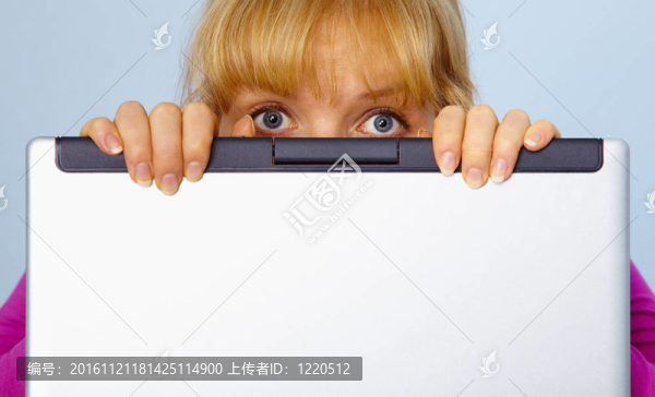 女人有罪，藏在電腦后面