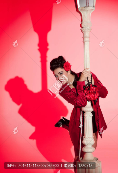 年輕漂亮的女人
