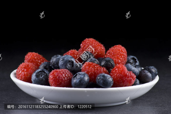 藍(lán)莓和覆盆子