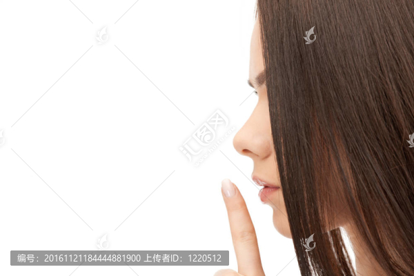 手指在嘴唇