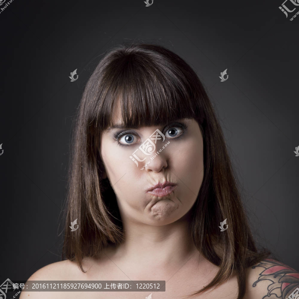 滑稽的女人，滿腮的