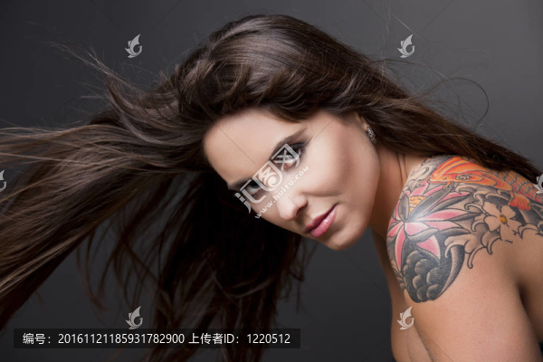 紋身的女人