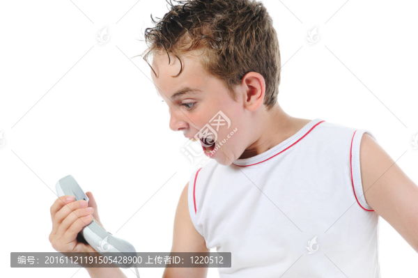 緊張的男孩