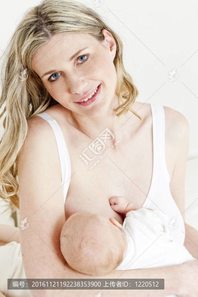 母親的肖像護(hù)理她的嬰兒