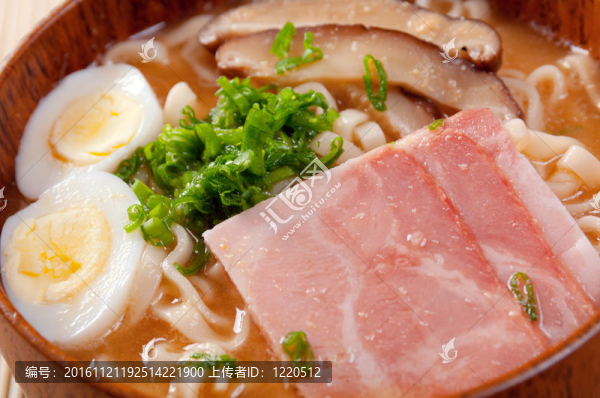 美味的味噌拉面