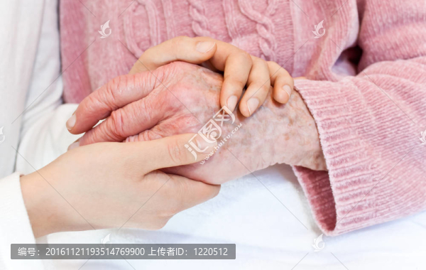 老人和年輕人的手White,Blanke