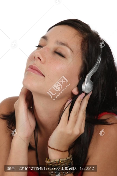漂亮的黑發(fā)音樂(lè)的聽(tīng)眾