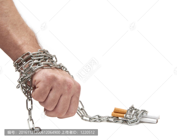 白色的手被鎖在香煙上