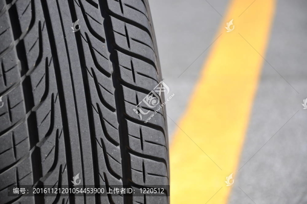 關閉汽車輪胎