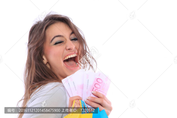 年輕的女士拿著現(xiàn)金和微笑