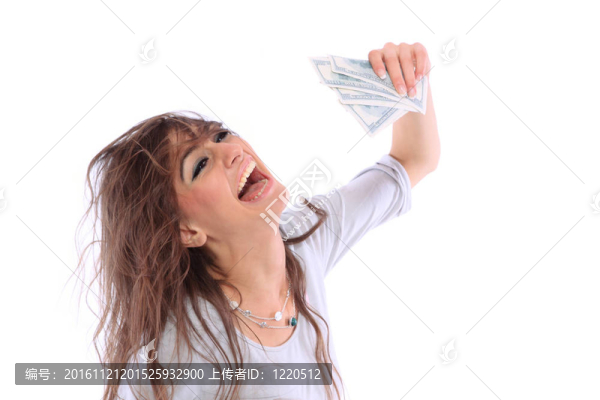 年輕的女士拿著現(xiàn)金和微笑