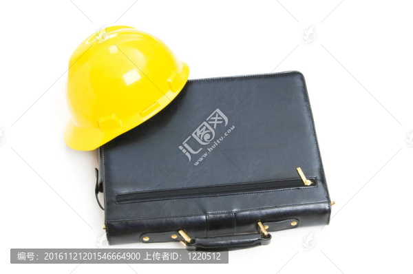 建筑概念-案例和硬帽子孤立在白色