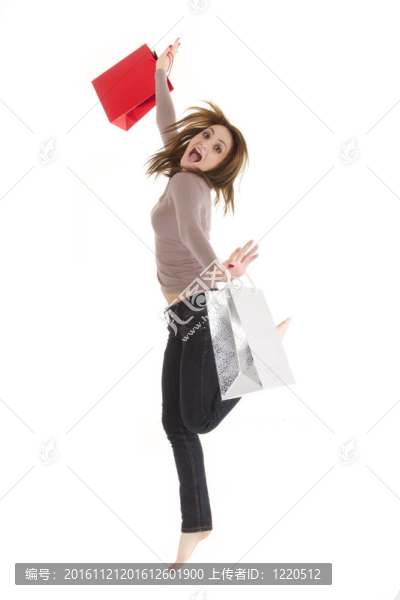 跳躍的購(gòu)物者的女人