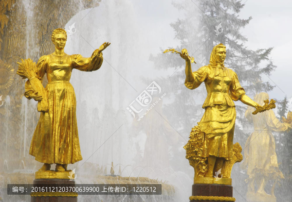 蘇聯(lián)人民友誼噴泉。俄羅斯和烏克蘭婦女的雕像。（前USSR國家會(huì)展領(lǐng)域-,VDNH；莫斯科；俄羅斯）