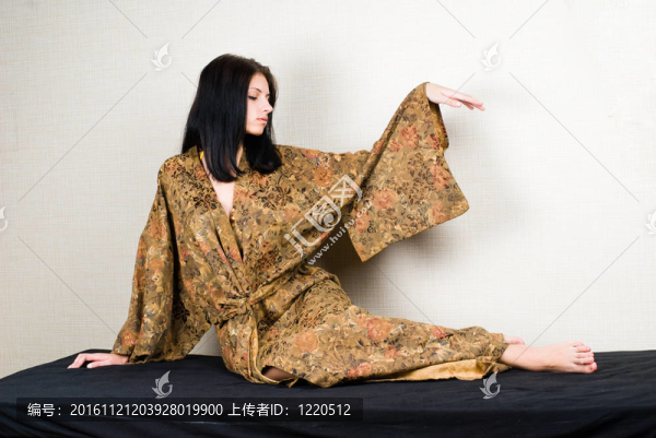沉思的女孩