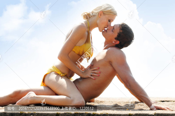 海灘上的夫婦