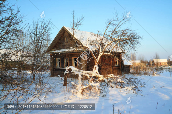 雪地里的老房子