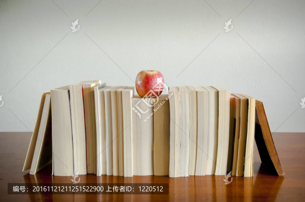 書與蘋果