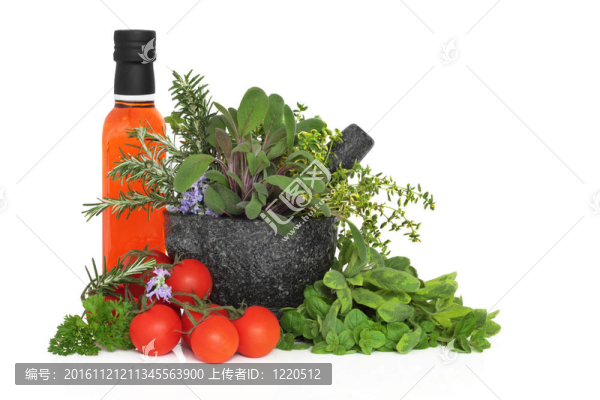 辣椒油；植物的葉子和番茄