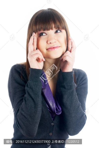 有交叉手指的女孩