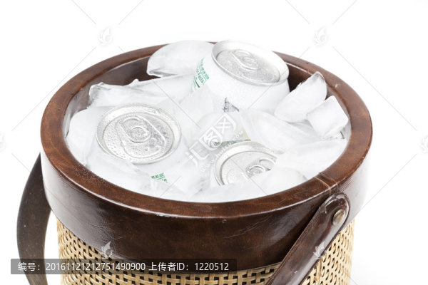 一群汽水罐