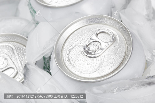 一群汽水罐