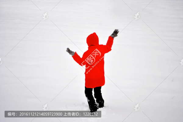 雪中的女孩