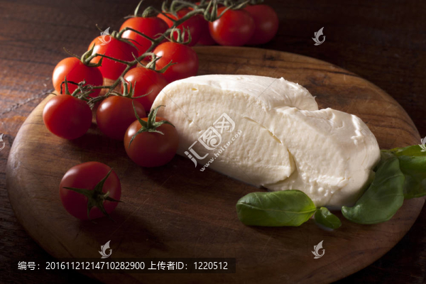 羅勒和番茄Mozzarella