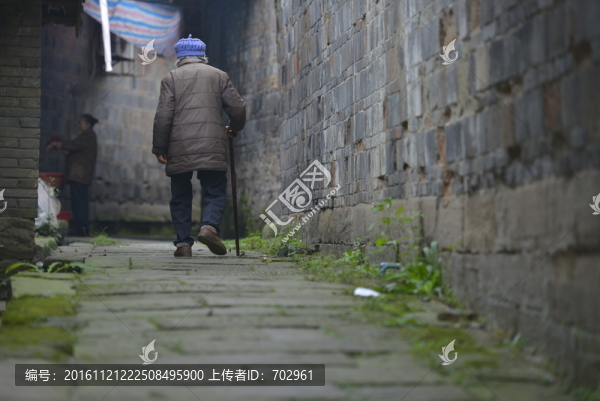 老人背影