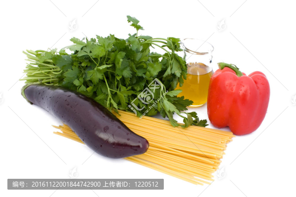 意大利面；茄子；佩珀；歐芹油