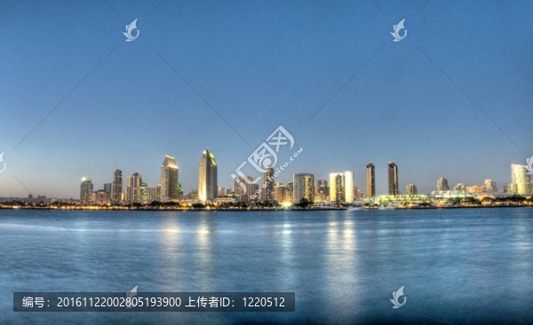 圣地亞哥夜晚的天際線HDR。