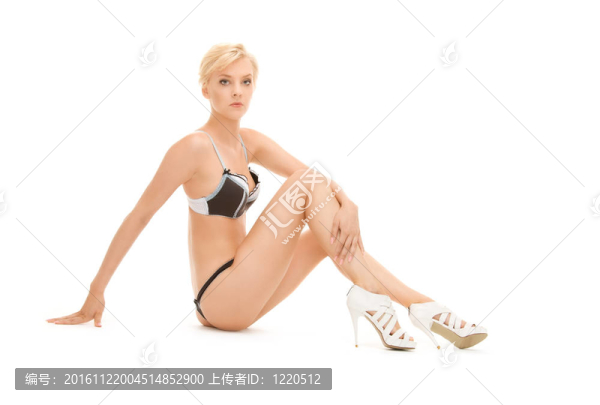 黑白內(nèi)衣的女人