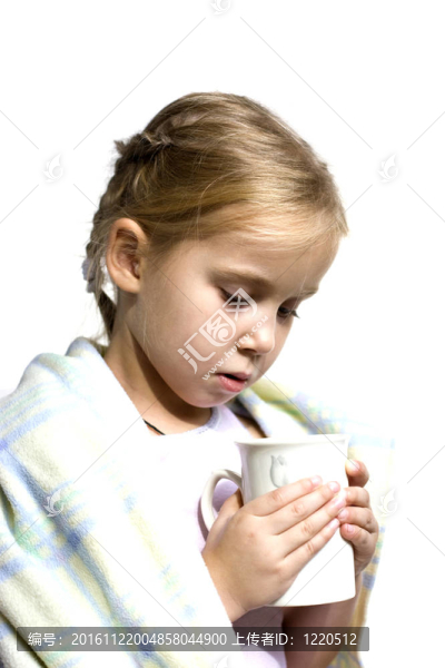 孩子生病了，用一杯茶
