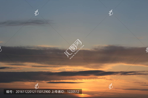 太陽(yáng)；藍(lán)天白云