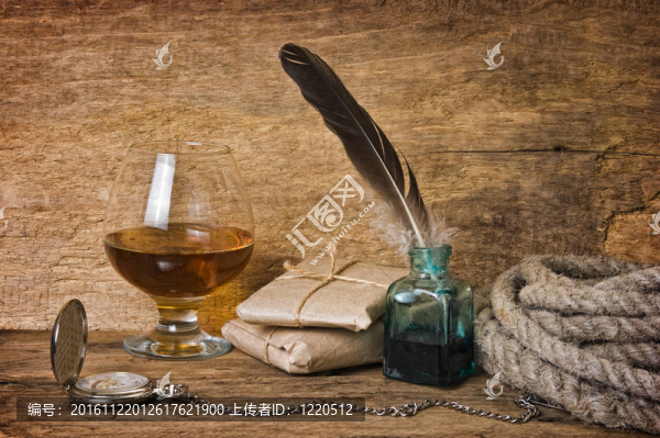 一瓶酒裹在一根繩子上