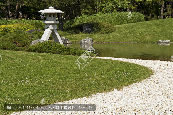 帶燈籠的日本花園