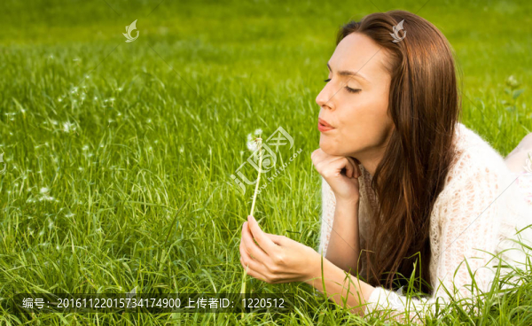 女孩與蒲公英