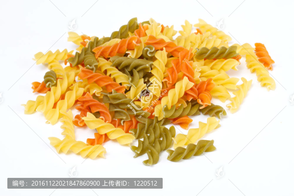 白色背景意大利意大利面食的特寫