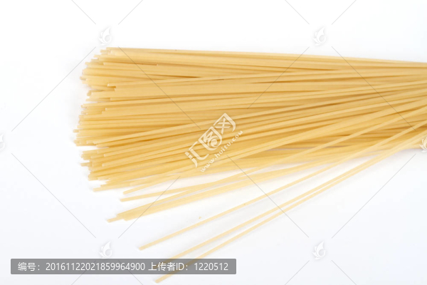 生意大利面面條孤立在白色背景