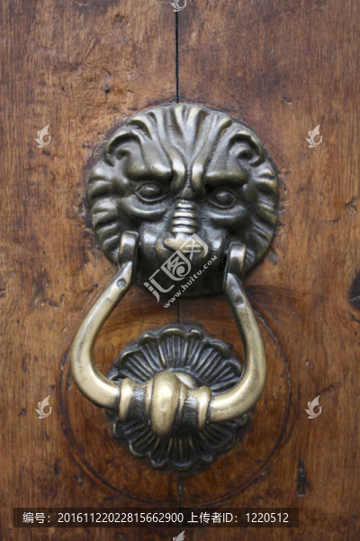 金屬型的獅子門環(huán)