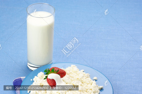 農(nóng)舍奶酪和牛奶
