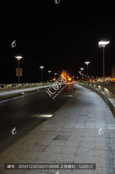 在Nesebar老縣城的公路風車