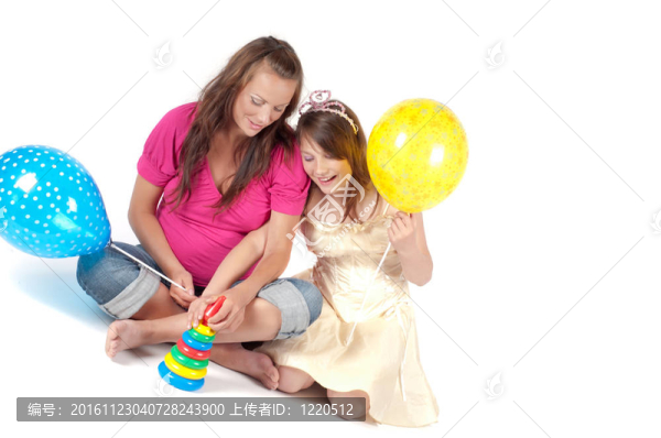 美麗的孕婦與女兒