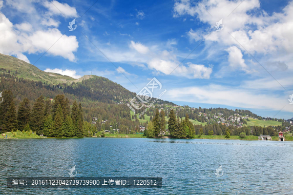 小的高山湖泊