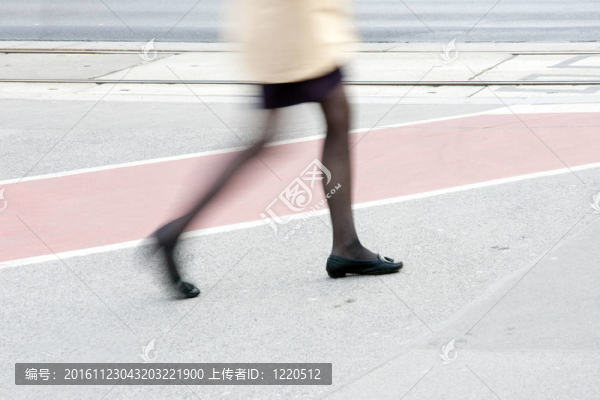 女子客棧的腿模糊運(yùn)動(dòng)