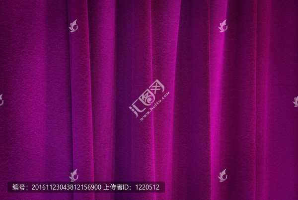 紫色的窗簾