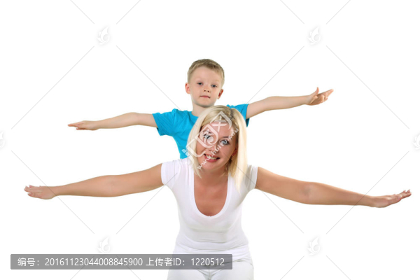 母親與兒子在工作室