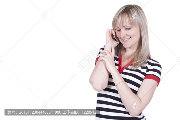 女孩在電話里交談