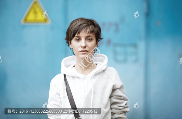 真正的年輕女人